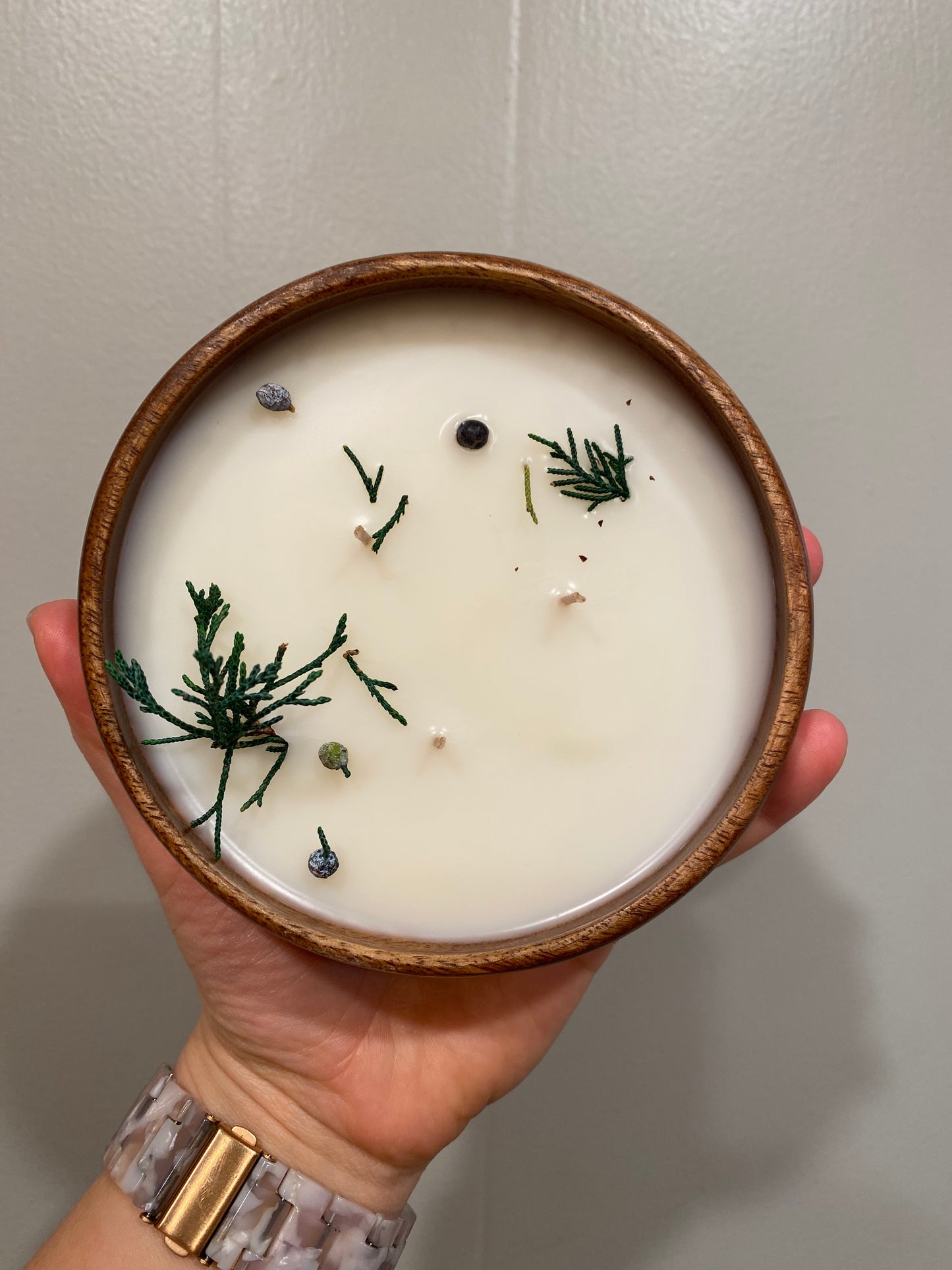 Wooden circle bowl candle