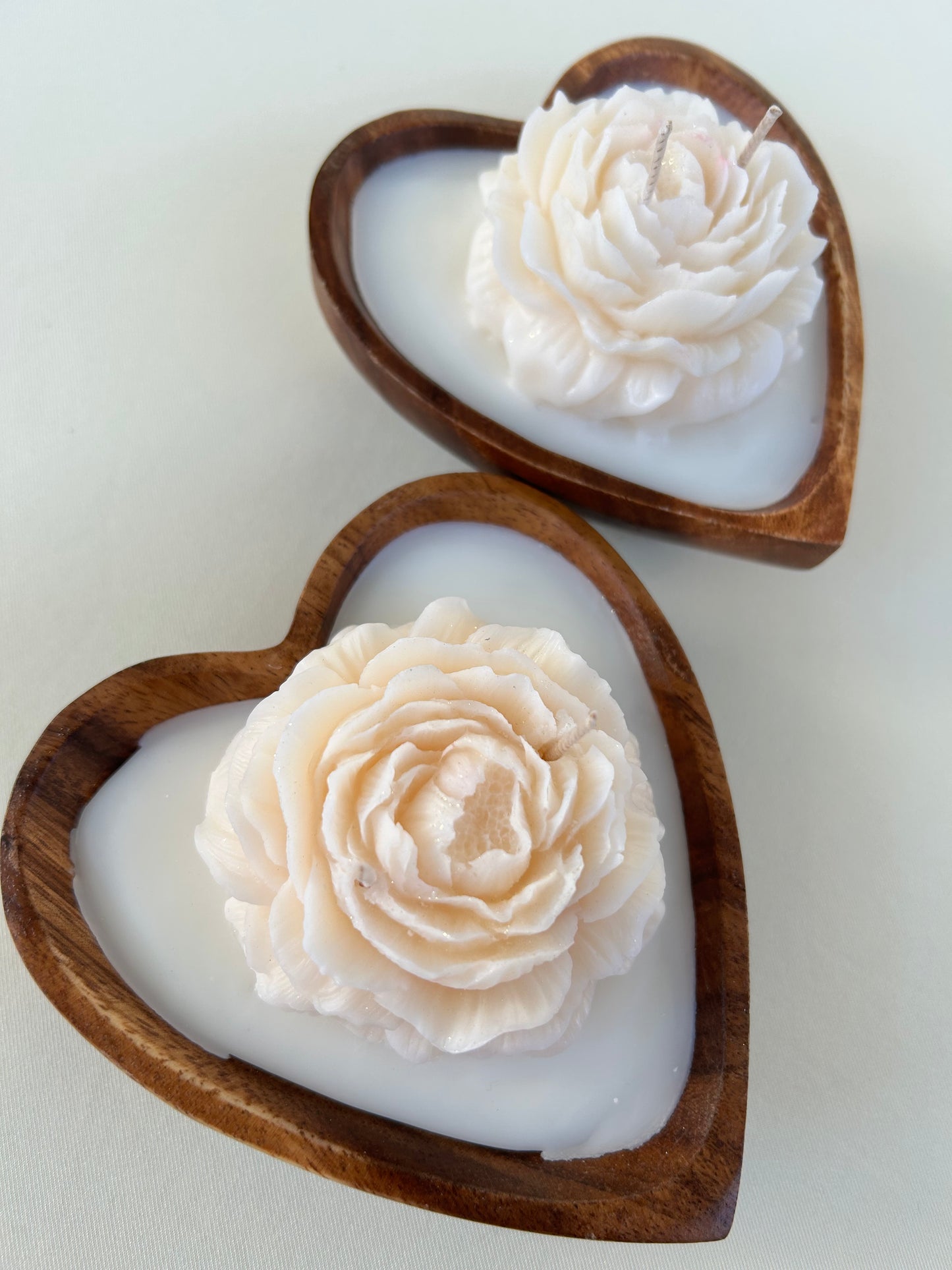 Wooden heart & flower candle