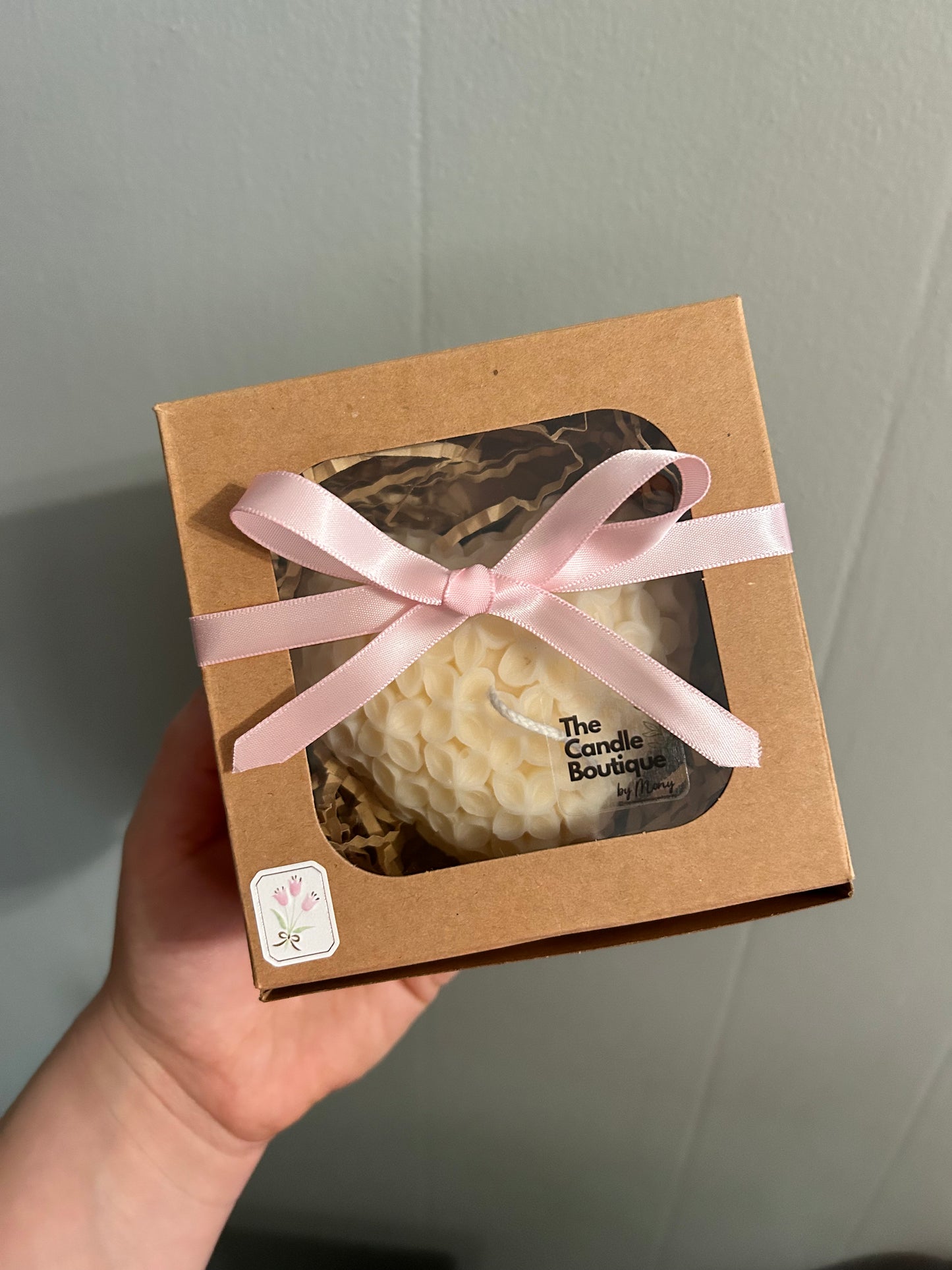 Heart full of flowers candle with gift box and ribbon